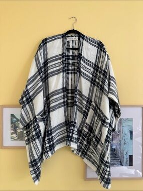 Black & White Plaid Open Poncho Wrap with pockets